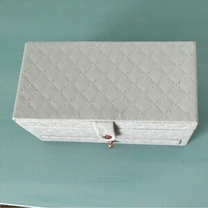 Pandora Grey Quilted Mirrored Jewelry Organizer